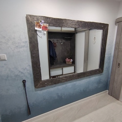 Geschmiedeter Spiegel in einem modernen Stil mit einem hochwertigen festen Schuhlöffel – handgemacht in der Slowakei Geschmiedeter Spiegel in einem modernen Stil mit einem hochwertigen festen Schuhlöffel – handgemacht in der Slowakei